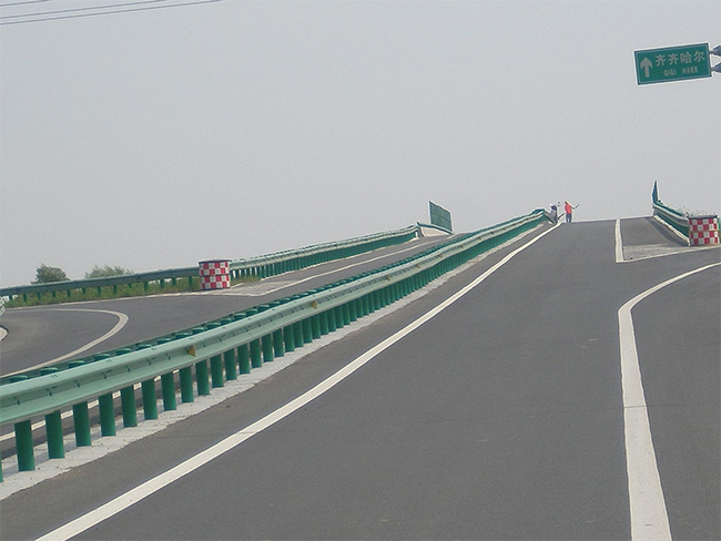 文昌高速公路护栏的材质与规格